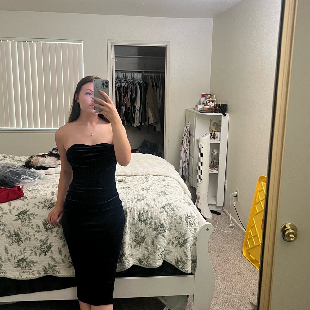 Elegant Black Strapless Dress